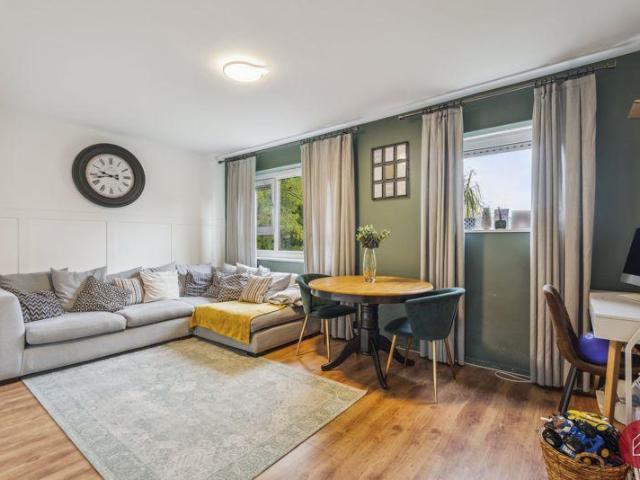 Flat for sale in Risinghurst and Sandhills, The Slade