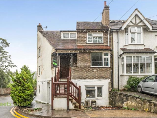 Flat for sale in London Borough of Croydon, Purley
