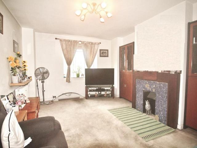 Flat for sale in Brook Green, Greater London