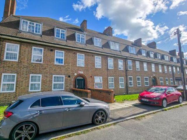 Flat for sale in London Borough of Lewisham, Greater London