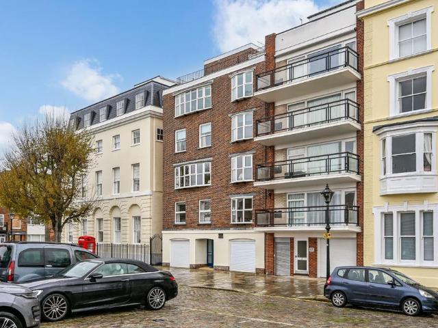 Flat for sale in Old Portsmouth, City Of Portsmouth