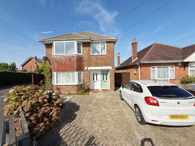 Flat for sale in Talbot Village, Bournemouth