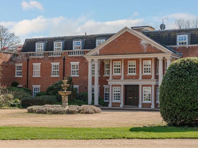 Flat for sale in Blackhills, Surrey