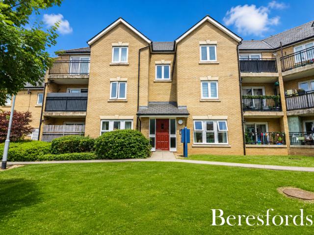 Flat for sale in Chipping Hill, Essex