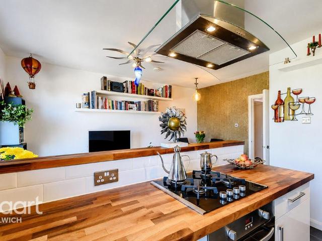 Flat for sale in East Dulwich, Greater London