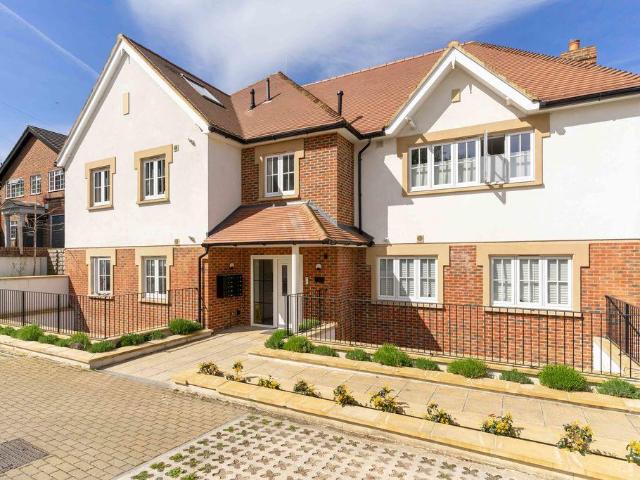 Flat for sale in London Borough of Croydon, Purley