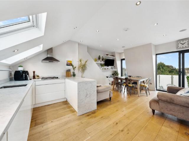 Flat for sale in Wandsworth, Greater London