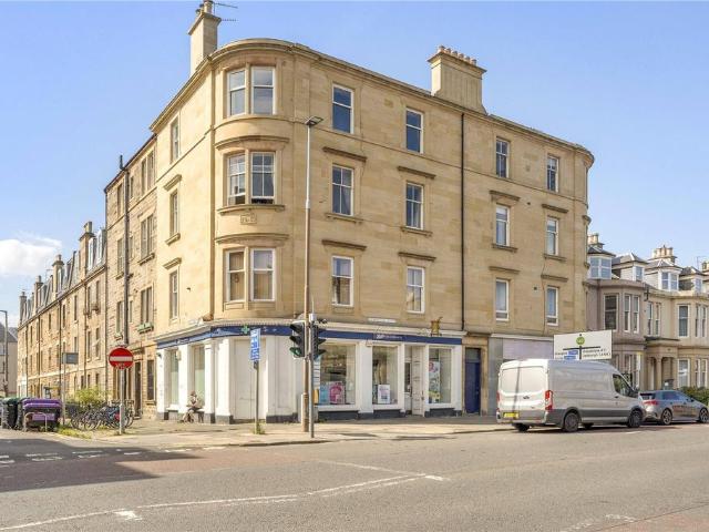 Flat for sale in Newington, Scotland