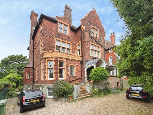 Flat for sale in Folkestone