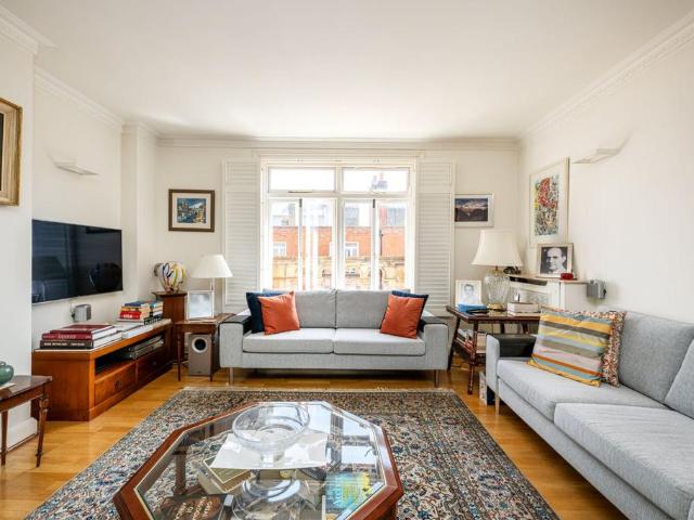 Flat for sale in Marylebone, Greater London