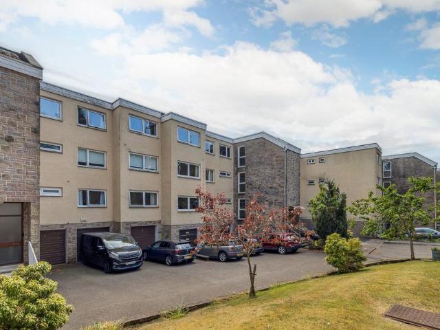 Flat for sale in Blanefield
