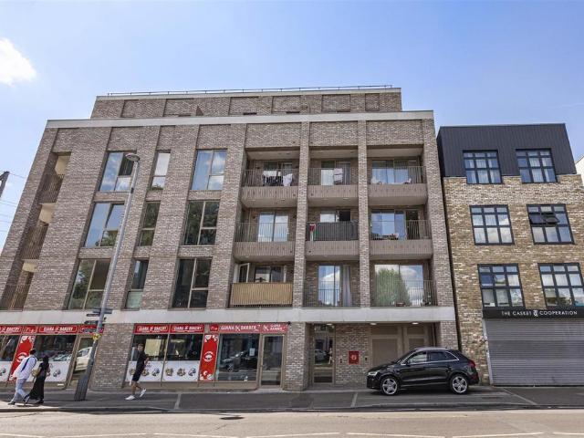 Flat for sale in Leyton, Greater London