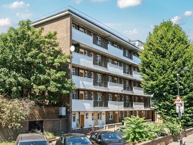 Flat for sale in Camberwell, Greater London