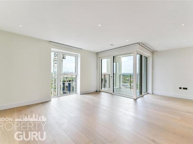 Flat for sale in London Borough of Hammersmith and Fulham, Greater London