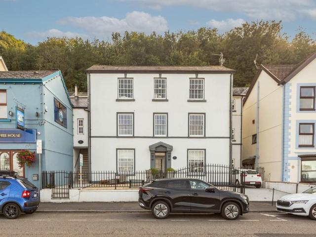 Flat for sale in Thistleboon, Mumbles