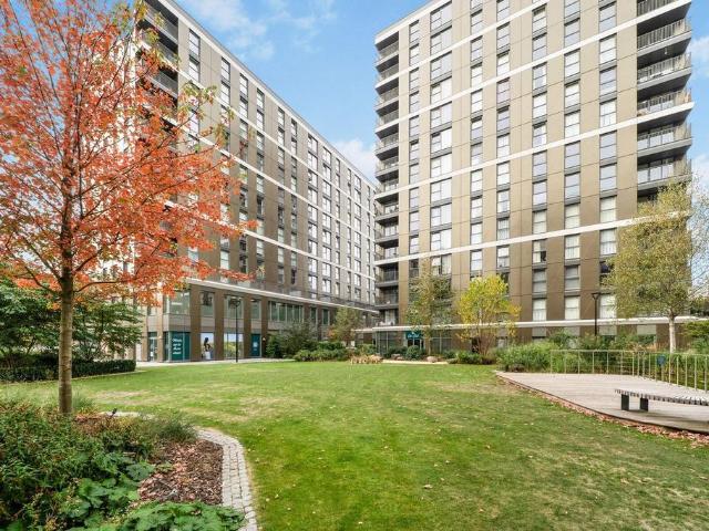 Flat for sale in Birch Green, Spelthorne