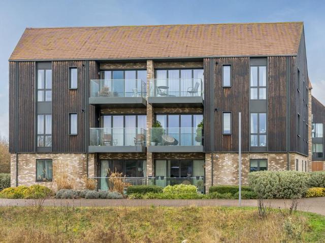 Flat for sale in Arbury, Cambridgeshire