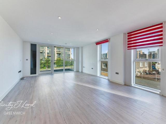 Flat for sale in Greenwich Town Centre, Greater London