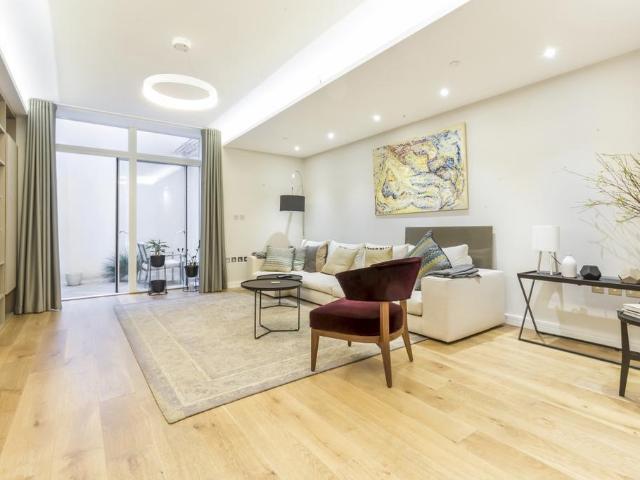 Flat for sale in Covent Garden, Mayfair