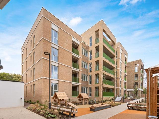 Flat for sale in Bermondsey, Isle Of Man