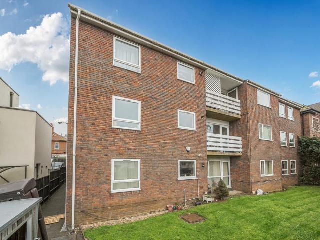 Flat for sale in Harrow On The Hill, Greater London