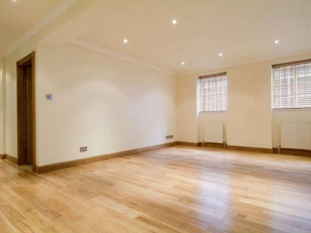 Flat for sale in Marylebone, Greater London