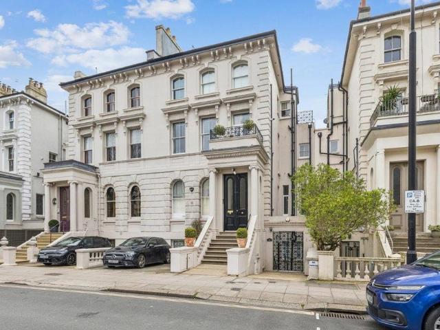 Flat for sale in Belsize Park, Greater London