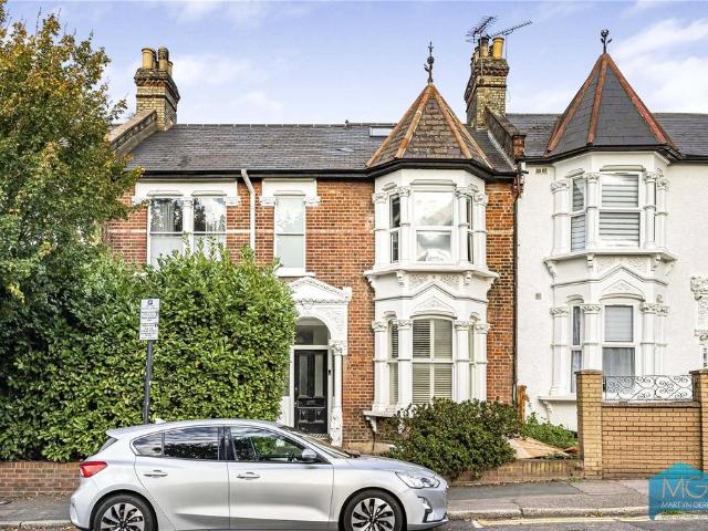 Flat for sale in London Borough of Haringey, Greater London