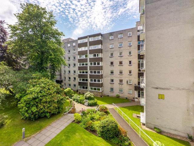 Flat for sale in Bearsden, Scotland