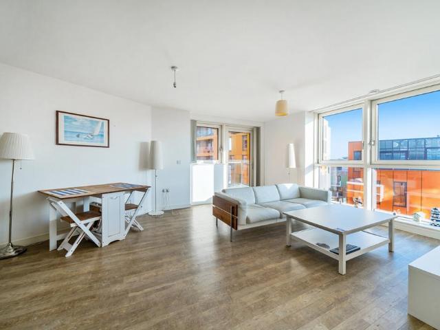 Flat for sale in East Greenwich, Greater London