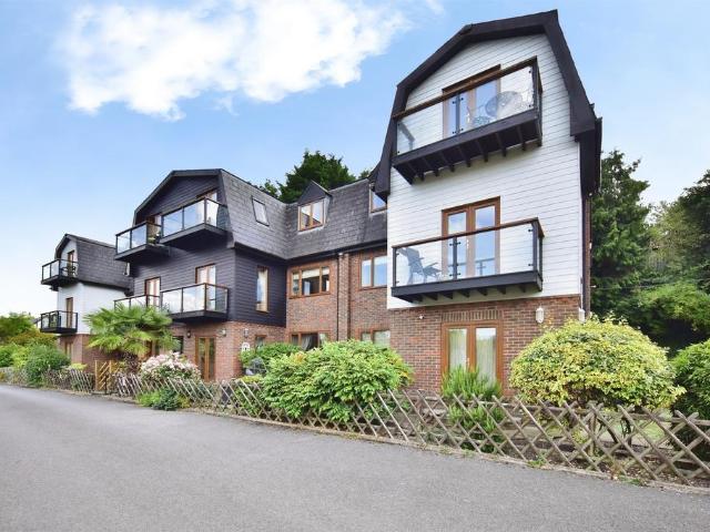 Flat for sale in Midway, Kent
