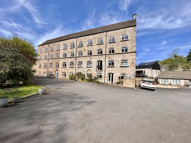 Flat for sale in Fossebridge, Gloucestershire