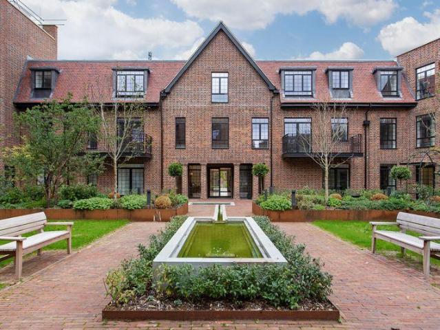 Flat for sale in London Borough of Barnet, Greater London