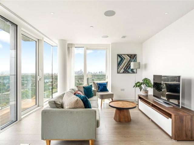 Flat for sale in Woodberry Down, Stamford Hill