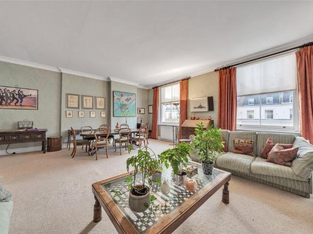 Flat for sale in Maida Vale, Greater London