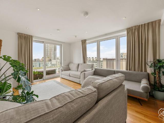 Flat for sale in Stratford Marsh, Greater London