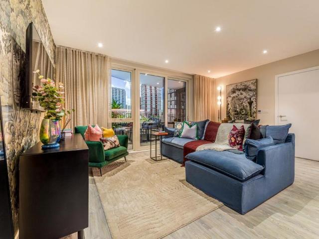 Flat for sale in Dagenham, Dagenham