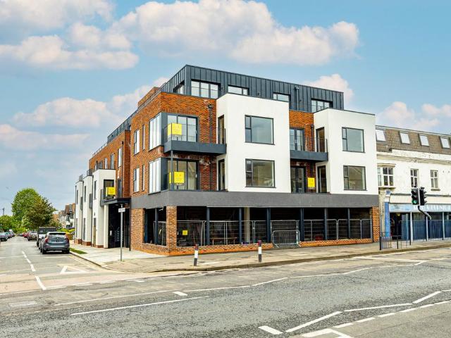 Flat for sale in Alton Barnes, Essex