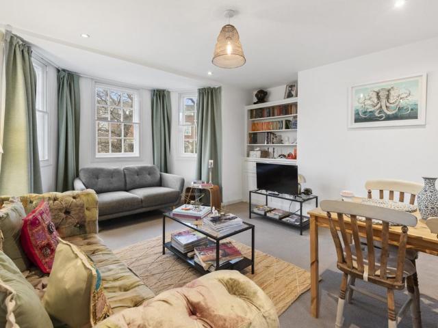 Flat for sale in North Kensington, Greater London