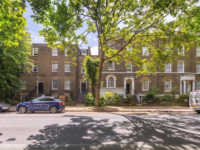 Flat for sale in Oval, Greater London