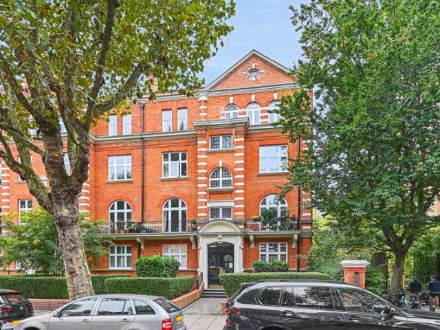 Flat for sale in Maida Vale, Greater London