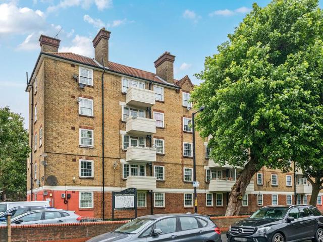 Flat for sale in Camberwell, Greater London