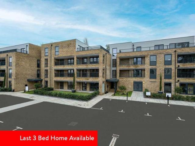 Flat for sale in Blackhills, Surrey