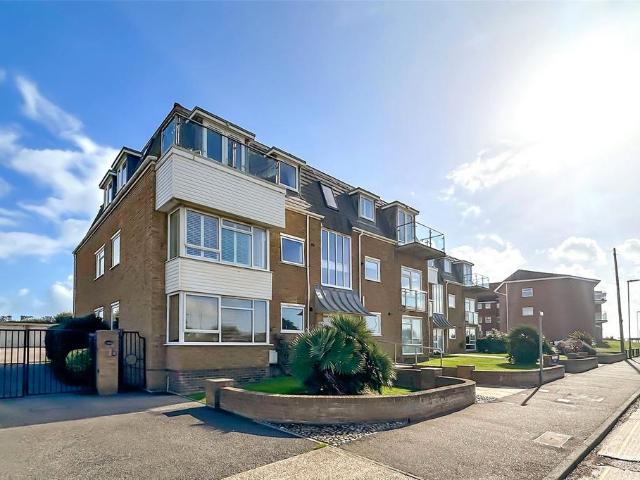 Flat for sale in Littlehampton, Arun