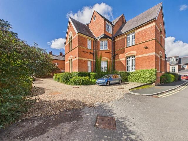 Flat for sale in Oswestry
