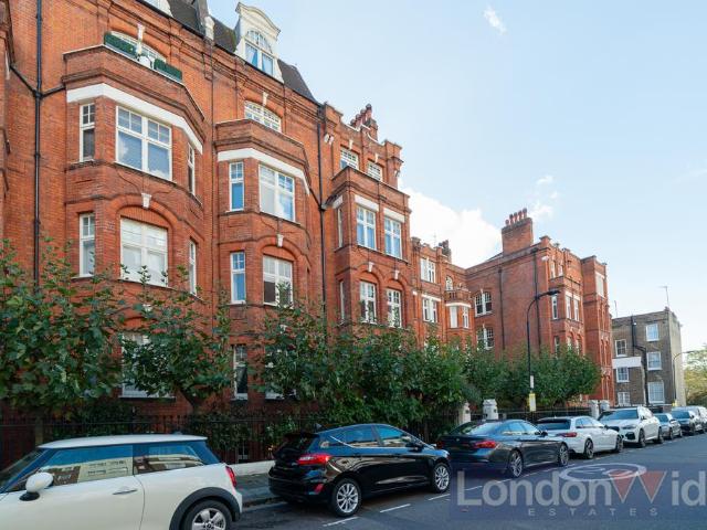 Flat for sale in London Borough of Hammersmith and Fulham, Greater London