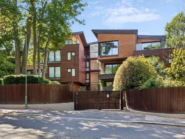 Flat for sale in Golders Green, Greater London