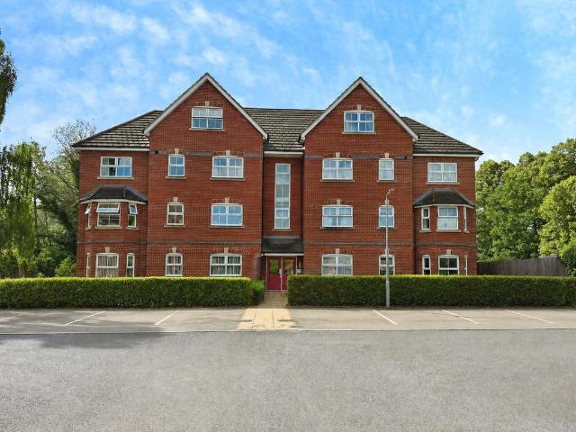 Flat for sale in Crowthorne