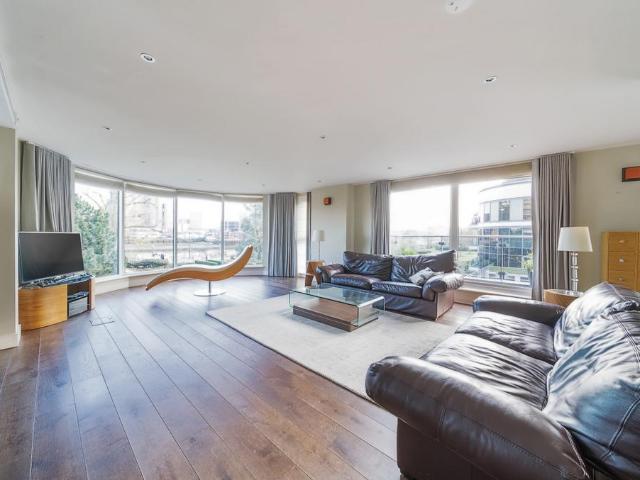 Flat for sale in Imperial Wharf, Greater London