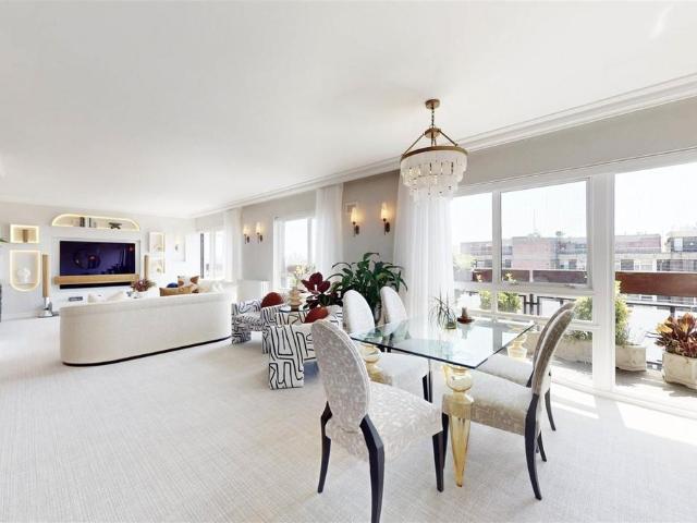 Flat for sale in St. John's Wood, Greater London